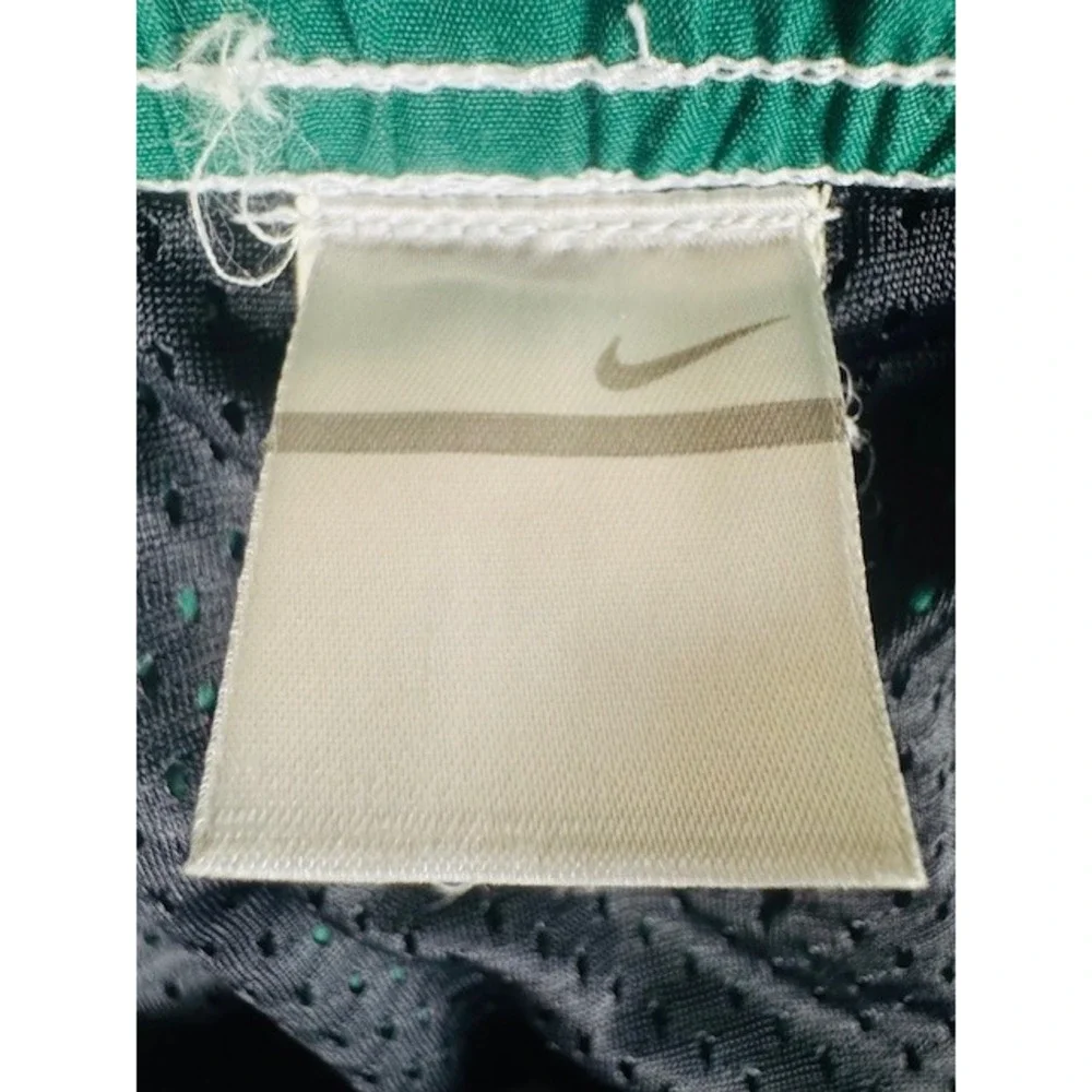 Nike Swim Trunks Mens M Green‎ Board Shorts Mesh Lined Contrast Stitching Sporty